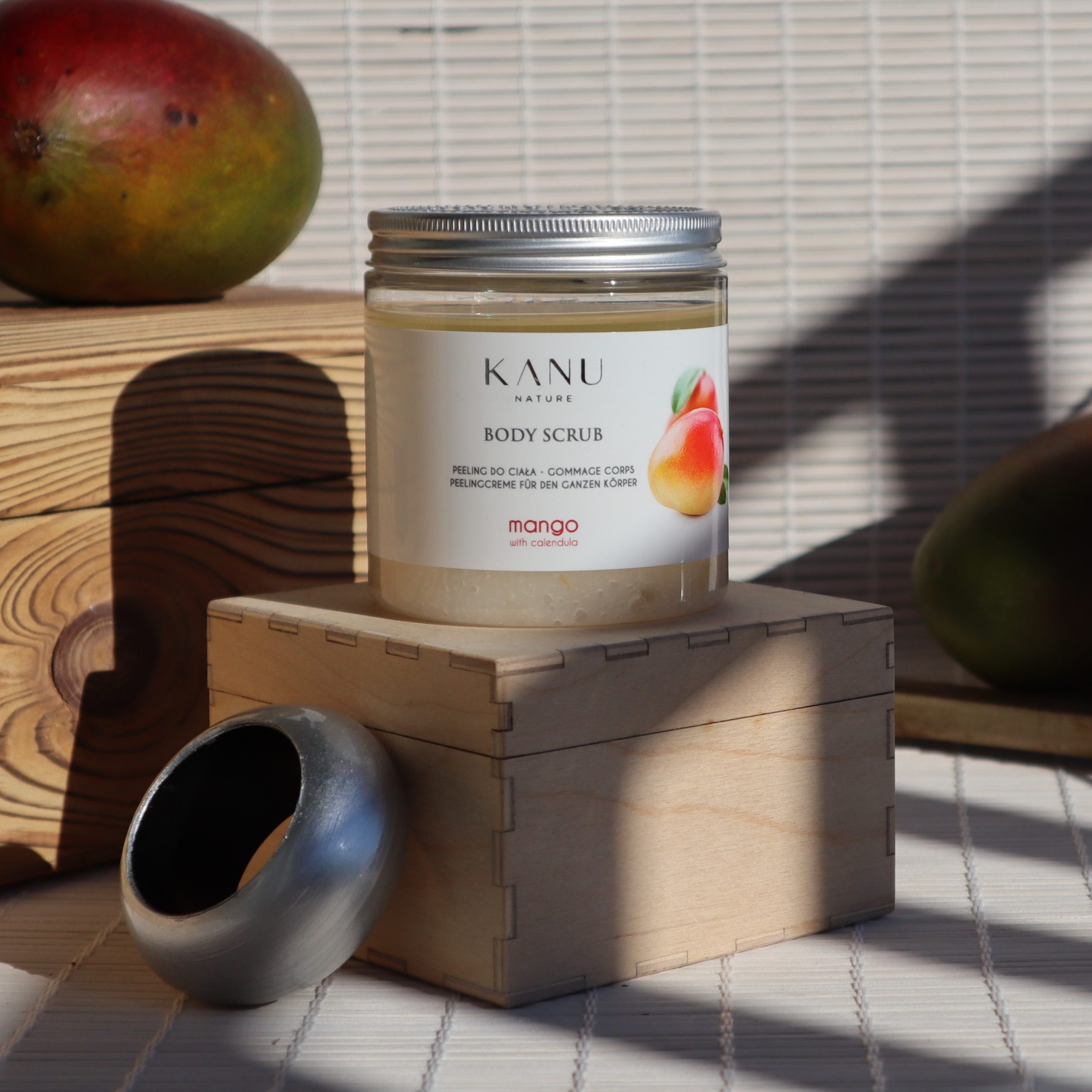 Exfoliant corporal cu mango și gălbenele - imagine 2